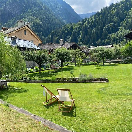 Bed and Breakfast L'Aria Di Casa Аланья-Вальсезия Экстерьер фото