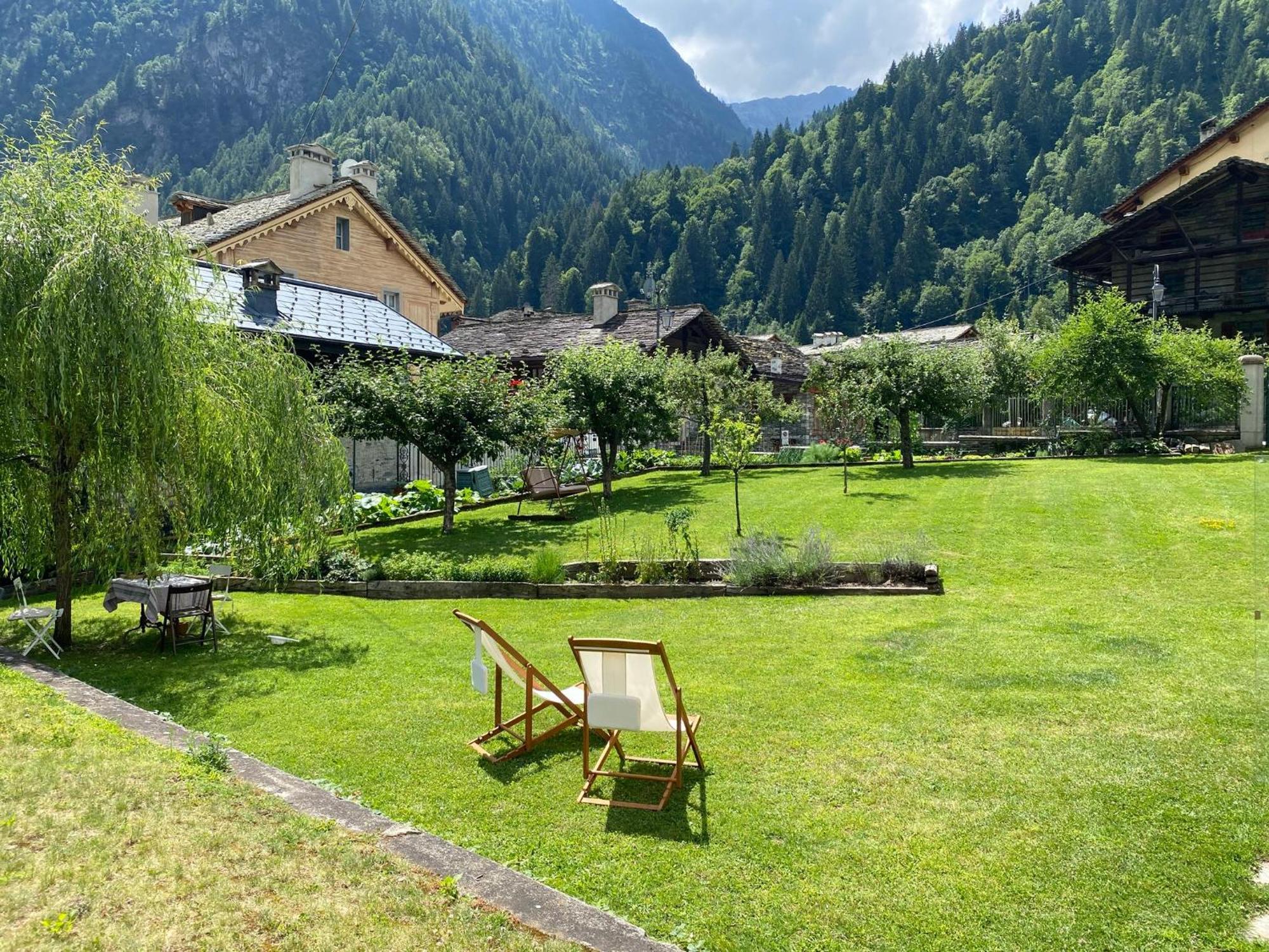 Bed and Breakfast L'Aria Di Casa Аланья-Вальсезия Экстерьер фото
