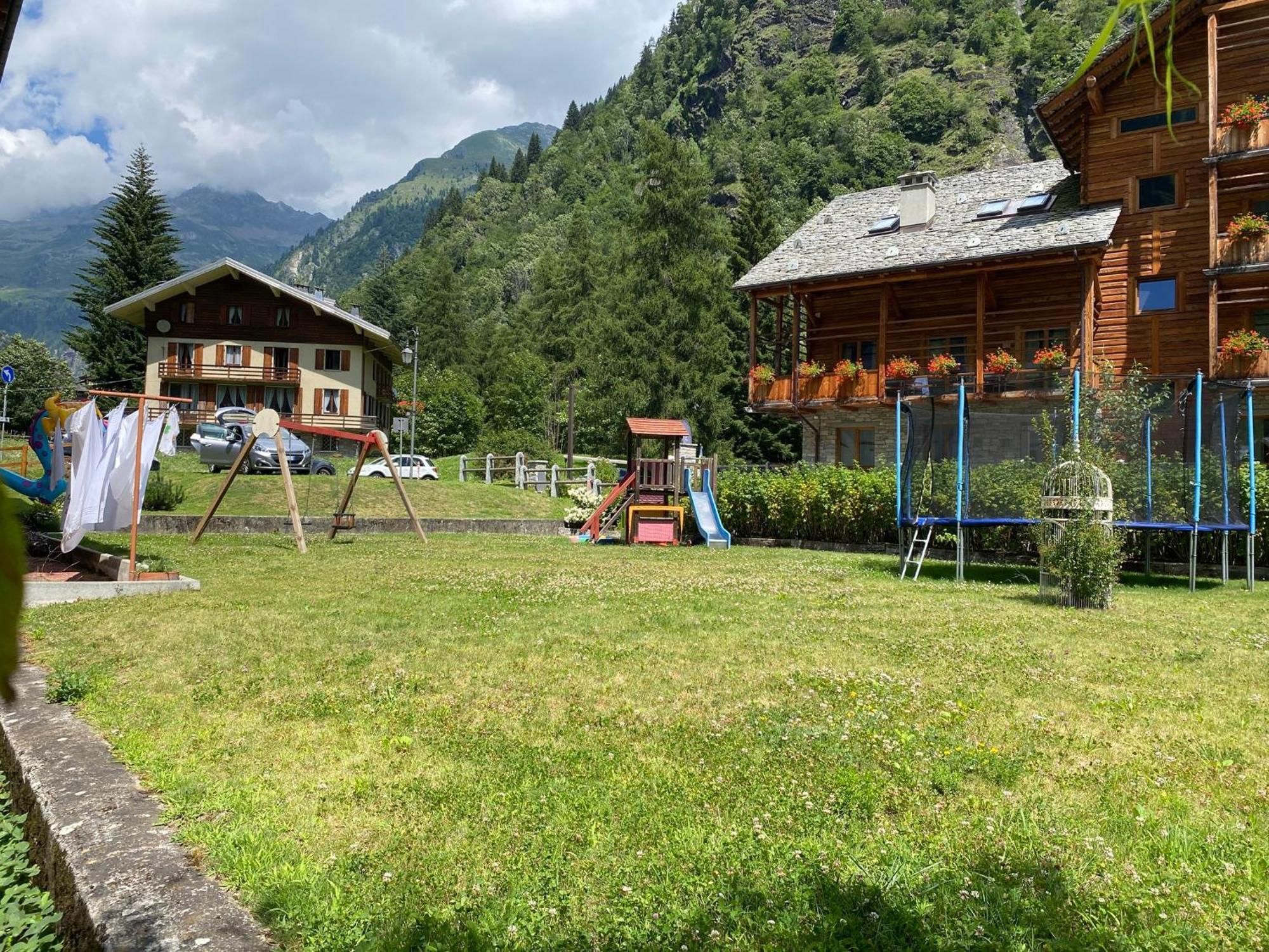 Bed and Breakfast L'Aria Di Casa Аланья-Вальсезия Экстерьер фото