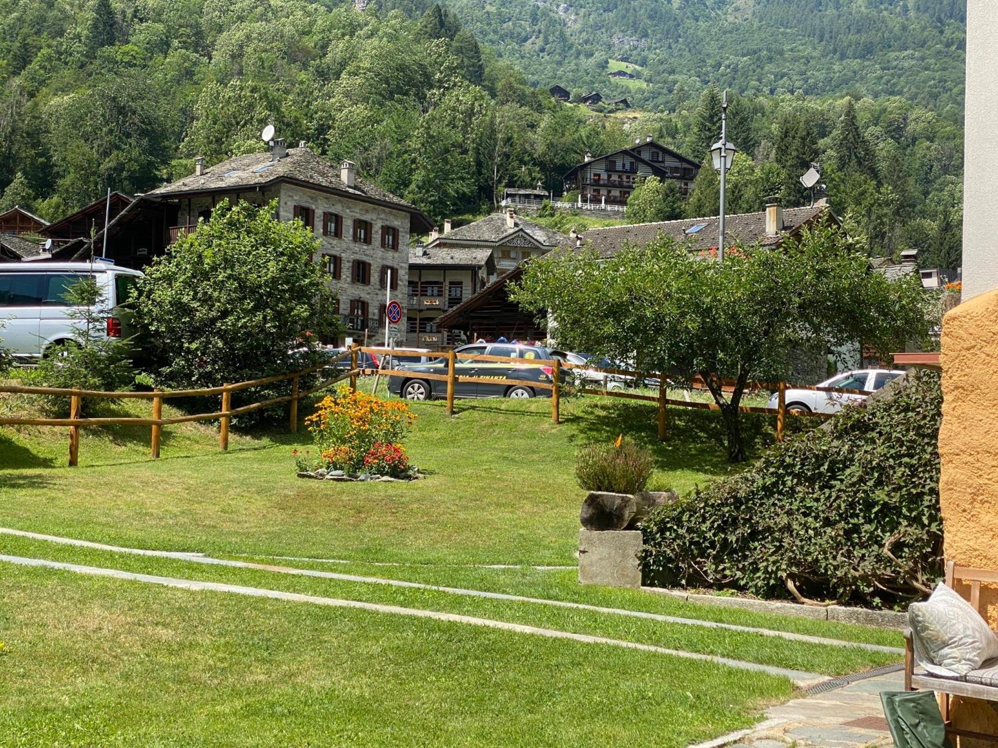 Bed and Breakfast L'Aria Di Casa Аланья-Вальсезия Экстерьер фото