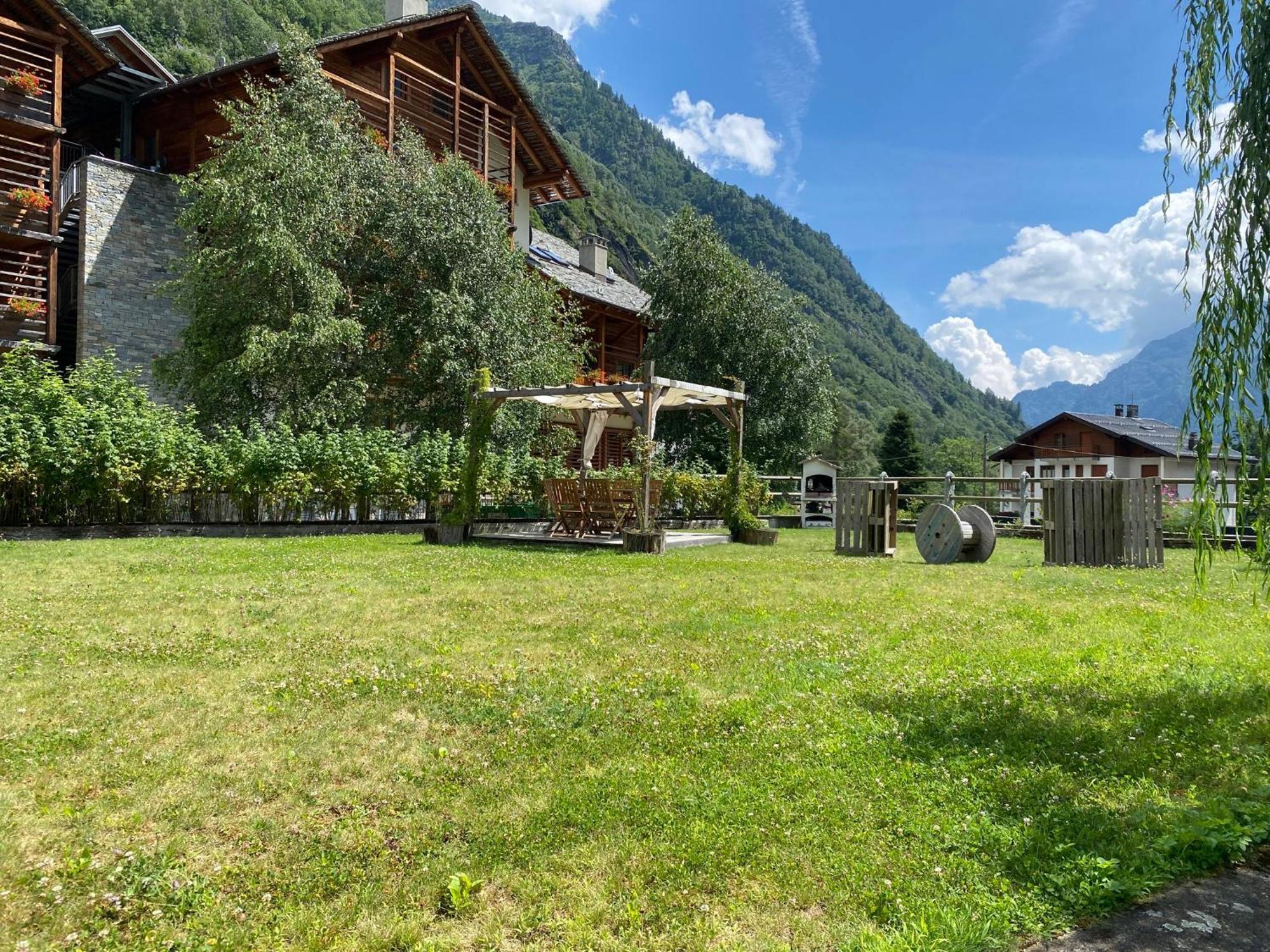 Bed and Breakfast L'Aria Di Casa Аланья-Вальсезия Экстерьер фото