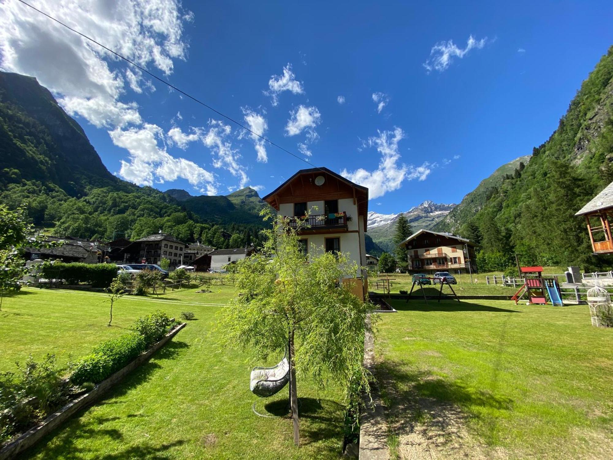 Bed and Breakfast L'Aria Di Casa Аланья-Вальсезия Экстерьер фото
