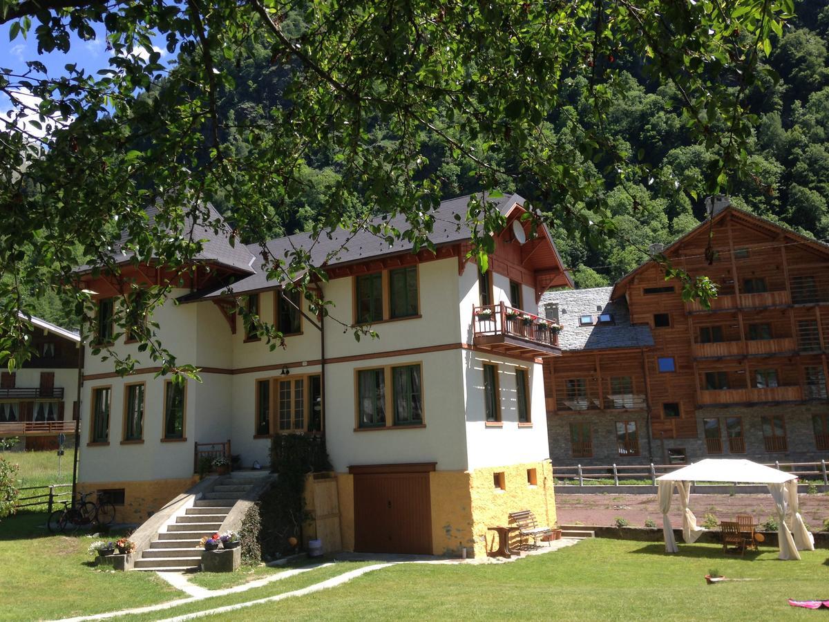 Bed and Breakfast L'Aria Di Casa Аланья-Вальсезия Экстерьер фото