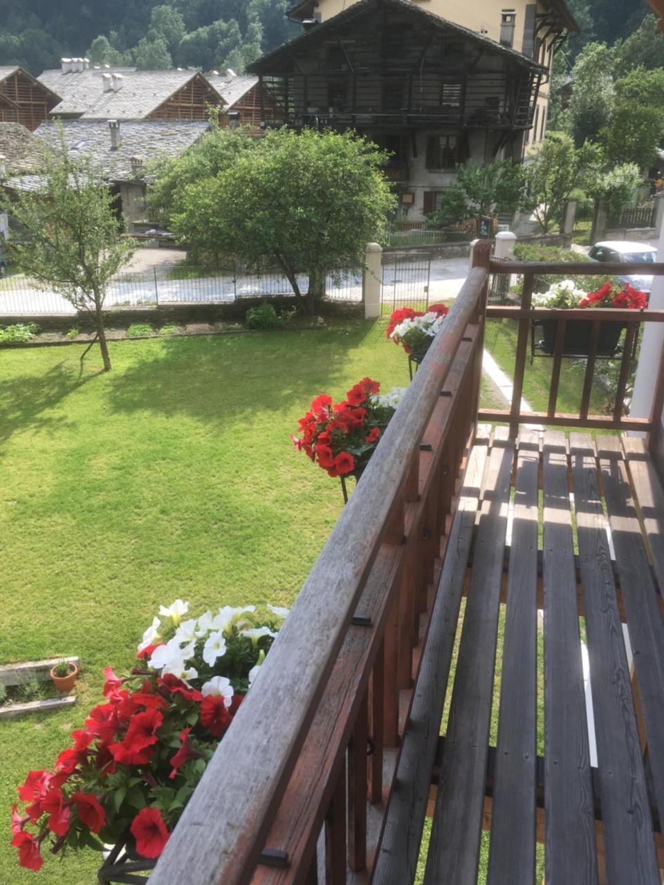 Bed and Breakfast L'Aria Di Casa Аланья-Вальсезия Экстерьер фото